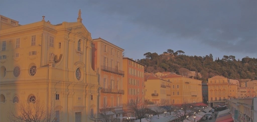 Restaurant niçois avec terrasse sur le Cours Saleya près du marché aux fleurs à Nice
