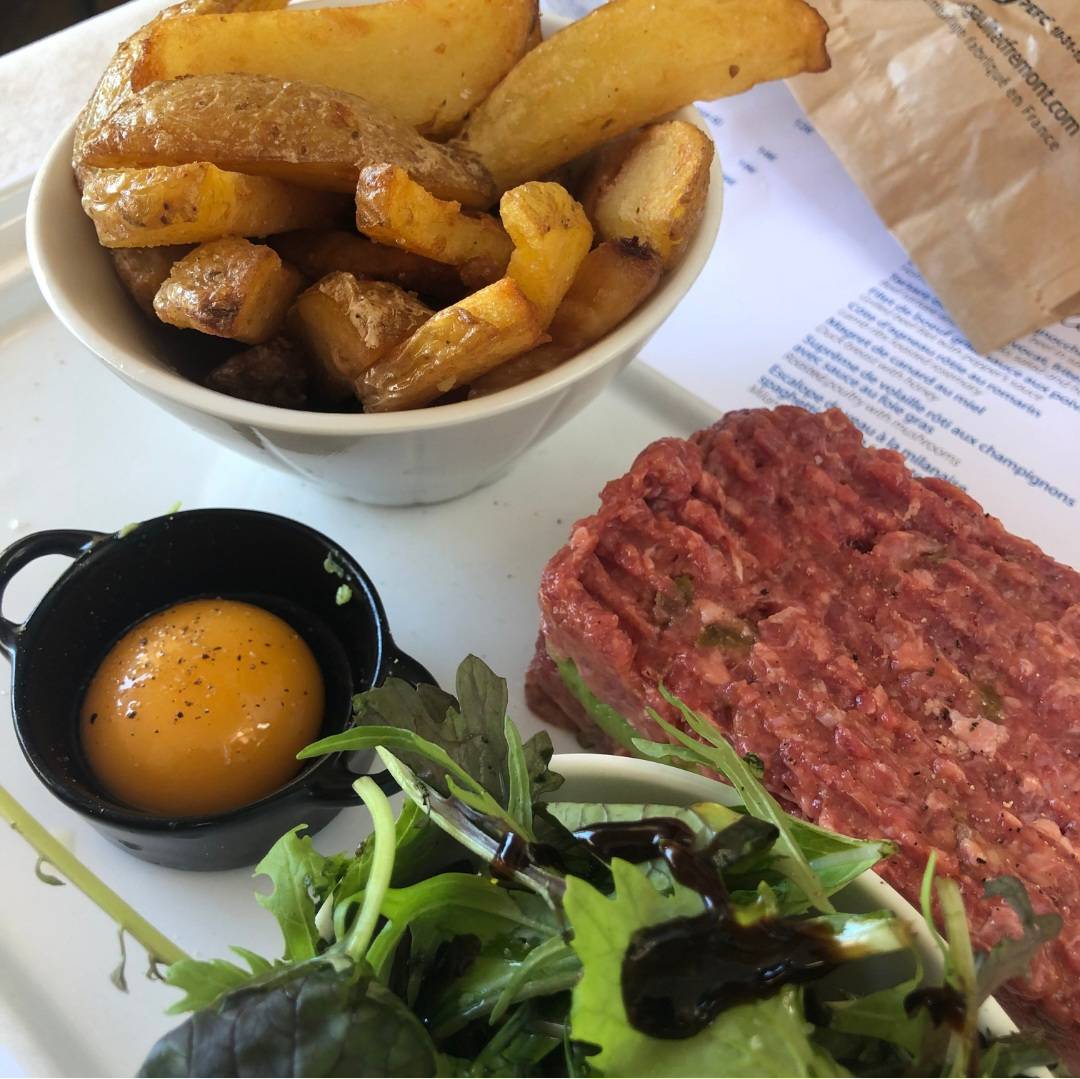 Dégustez le meilleur tartare au restaurant La Cambuse, Cours Saleya à Nice